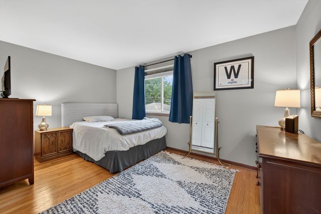 1016 S Haddow Avenue, Arlington Heights, IL 60005