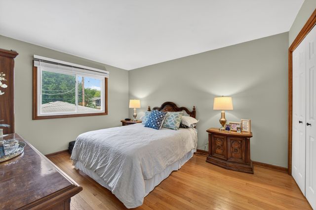 1016 S Haddow Avenue, Arlington Heights, IL 60005