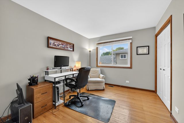 1016 S Haddow Avenue, Arlington Heights, IL 60005