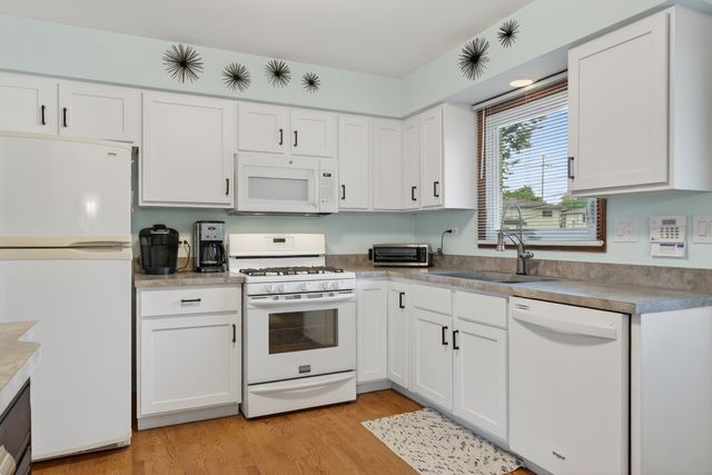 1016 S Haddow Avenue, Arlington Heights, IL 60005