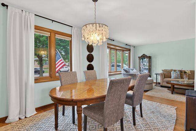 1016 S Haddow Avenue, Arlington Heights, IL 60005