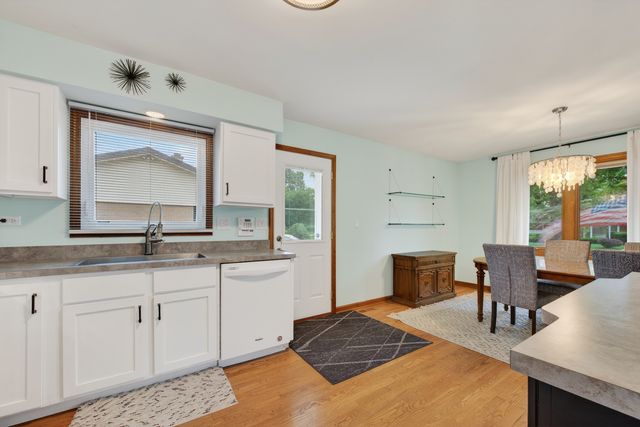 1016 S Haddow Avenue, Arlington Heights, IL 60005