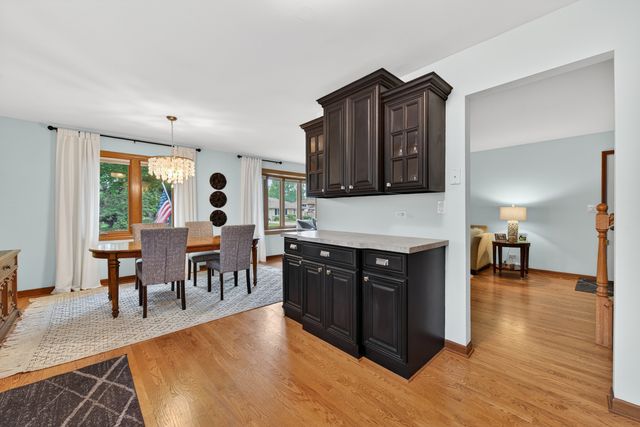 1016 S Haddow Avenue, Arlington Heights, IL 60005