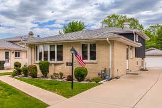 1016 S Haddow Avenue, Arlington Heights, IL 60005