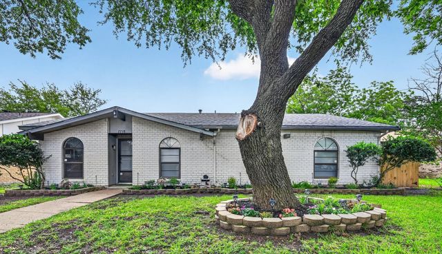 2718 Clover Valley Drive, Garland, TX 75043
