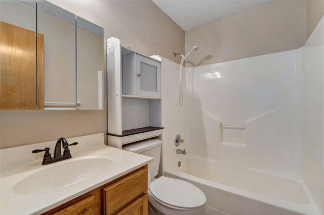 1245 Cole Alan Court, Nixa, MO 65714