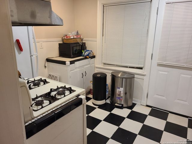 335 E Rosewood Ave Apt 3, San Antonio, TX 78212