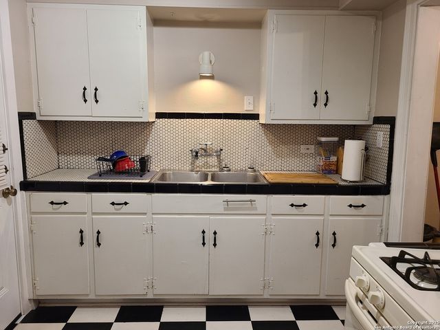 335 E Rosewood Ave Apt 3, San Antonio, TX 78212