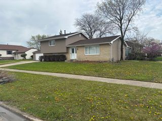 831 Cambridge Avenue, Matteson, IL 60443