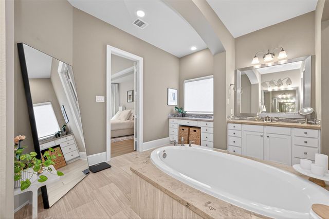 150 Cliftons Curve Way, Montgomery, TX 77316