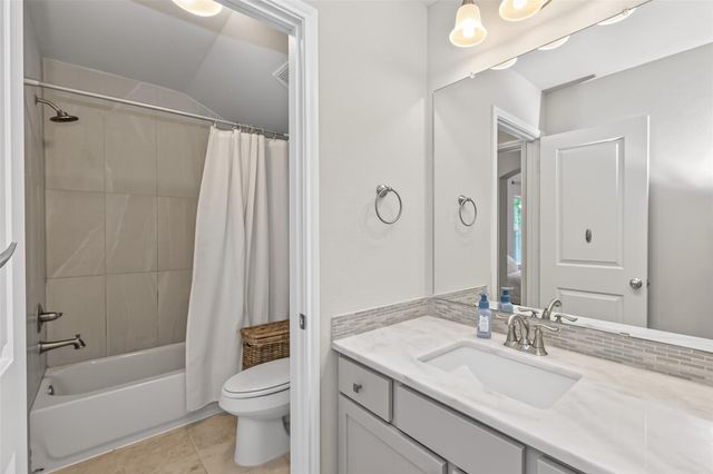 150 Cliftons Curve Way, Montgomery, TX 77316