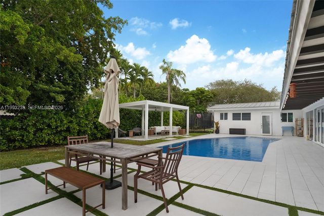 7305 SW 123rd Ter, Pinecrest, FL 33156