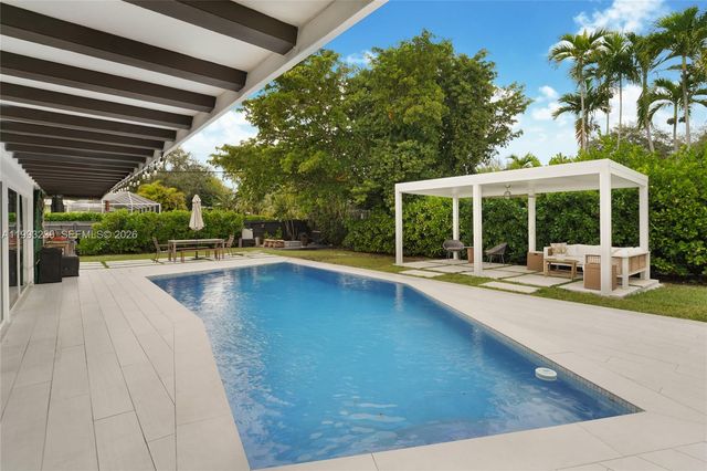 7305 SW 123rd Ter, Pinecrest, FL 33156