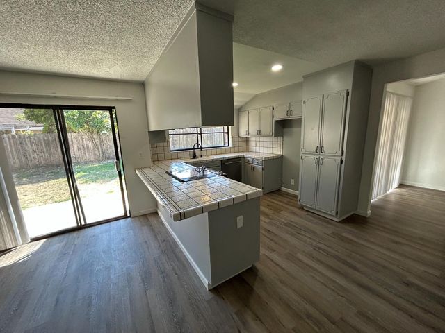 916 Springoak Way, Stockton, CA 95209