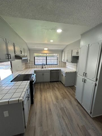 916 Springoak Way, Stockton, CA 95209