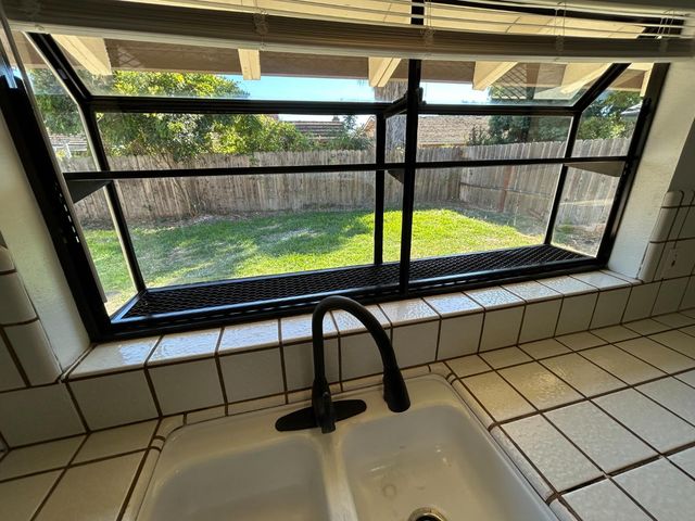 916 Springoak Way, Stockton, CA 95209