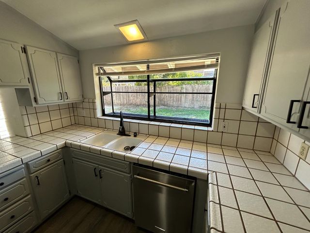 916 Springoak Way, Stockton, CA 95209