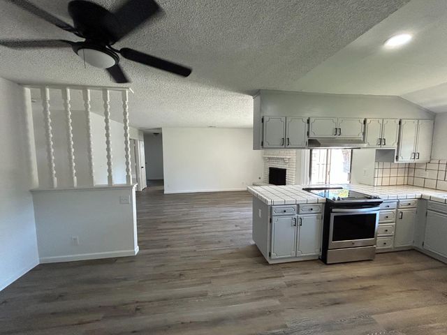 916 Springoak Way, Stockton, CA 95209