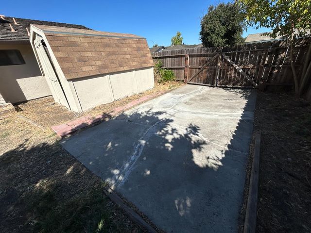 916 Springoak Way, Stockton, CA 95209