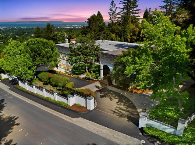 555 Chateau Drive, Hillsborough, CA 94010