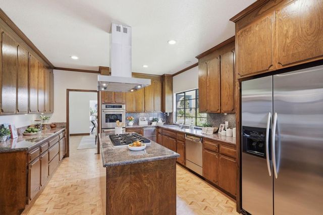 555 Chateau Drive, Hillsborough, CA 94010