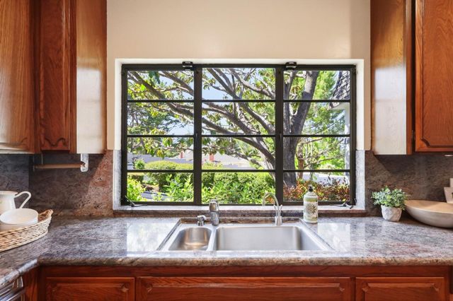 555 Chateau Drive, Hillsborough, CA 94010