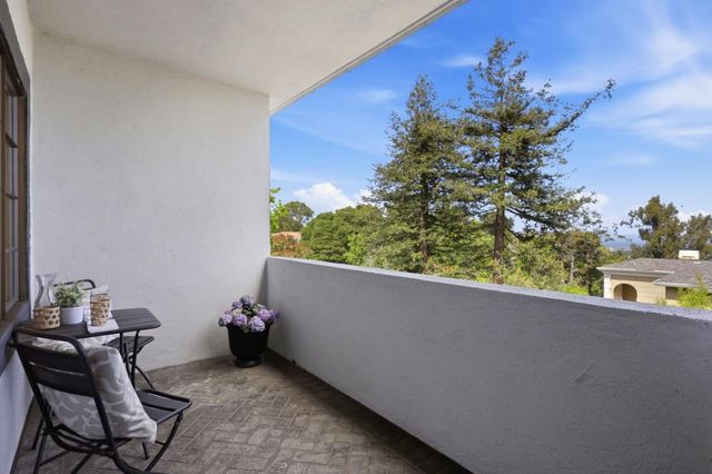 555 Chateau Drive, Hillsborough, CA 94010