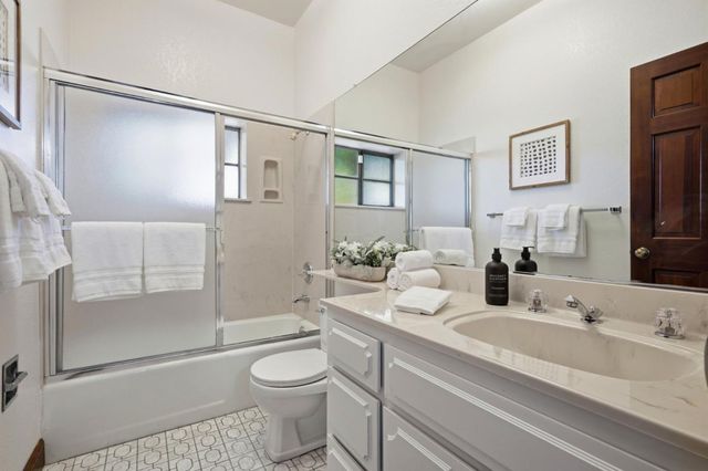 555 Chateau Drive, Hillsborough, CA 94010