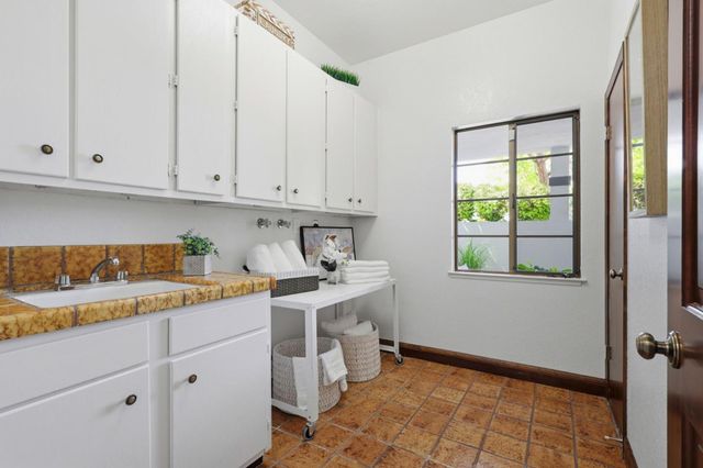555 Chateau Drive, Hillsborough, CA 94010