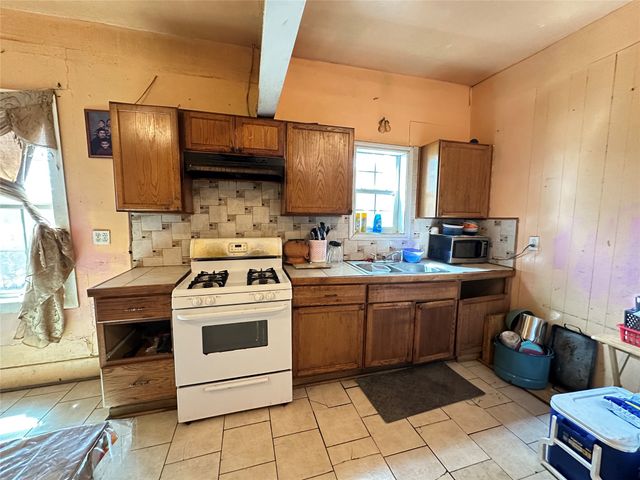 610 W 13th Avenue, Corsicana, TX 75110