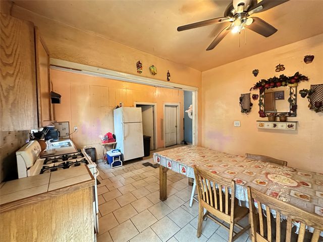 610 W 13th Avenue, Corsicana, TX 75110