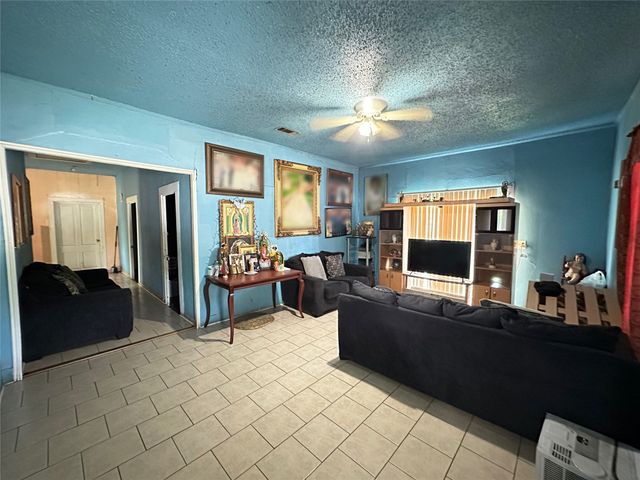 610 W 13th Avenue, Corsicana, TX 75110