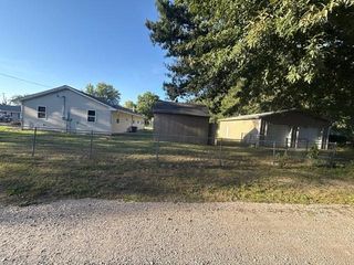 607 Saint Charles Street, Holden, MO 64040