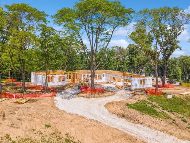 1347 S Timber Lane, West Des Moines, IA 50266