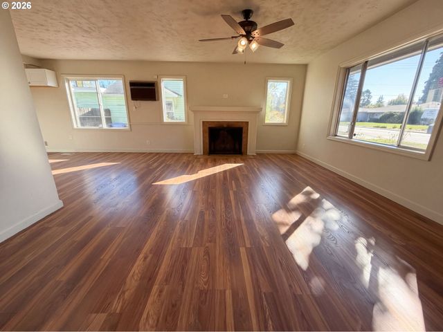 563 MANBRIN Dr, Keizer, OR 97303