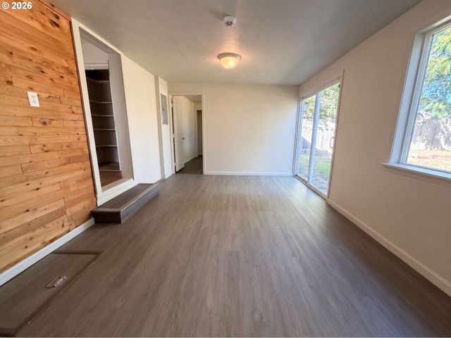 563 MANBRIN Dr, Keizer, OR 97303