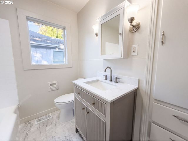 563 MANBRIN Dr, Keizer, OR 97303