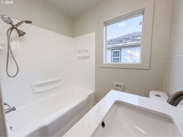 563 MANBRIN Dr, Keizer, OR 97303