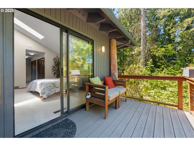560 Se 59TH Ct, Hillsboro, OR 97123