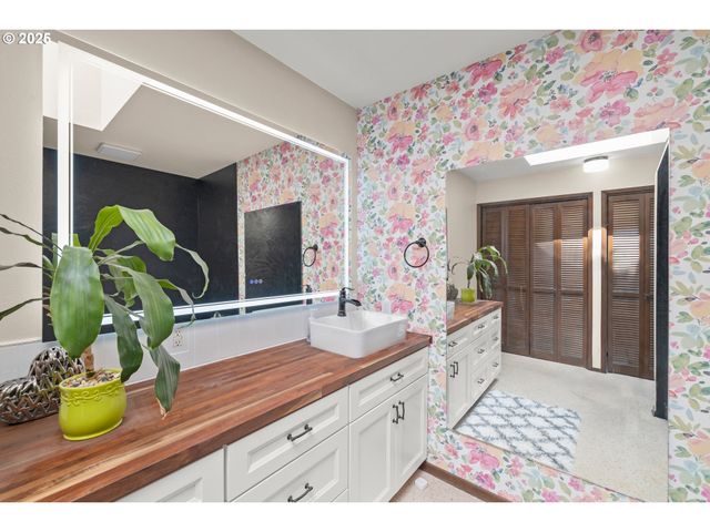 560 Se 59TH Ct, Hillsboro, OR 97123