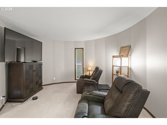 560 Se 59TH Ct, Hillsboro, OR 97123