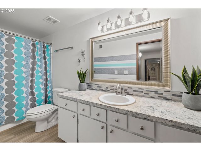 560 Se 59TH Ct, Hillsboro, OR 97123