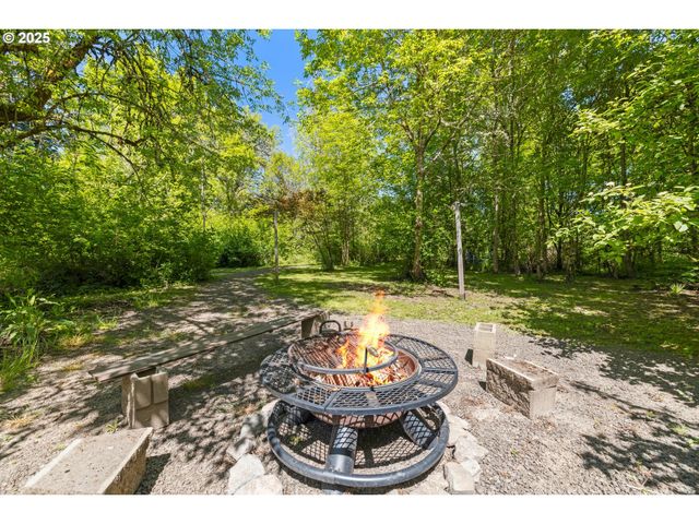 560 Se 59TH Ct, Hillsboro, OR 97123