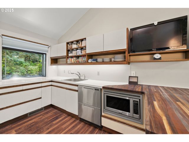 560 Se 59TH Ct, Hillsboro, OR 97123