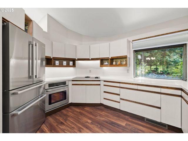 560 Se 59TH Ct, Hillsboro, OR 97123