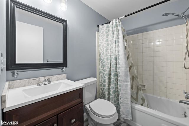 8439 Hickory Drive, Sterling Heights, MI 48312