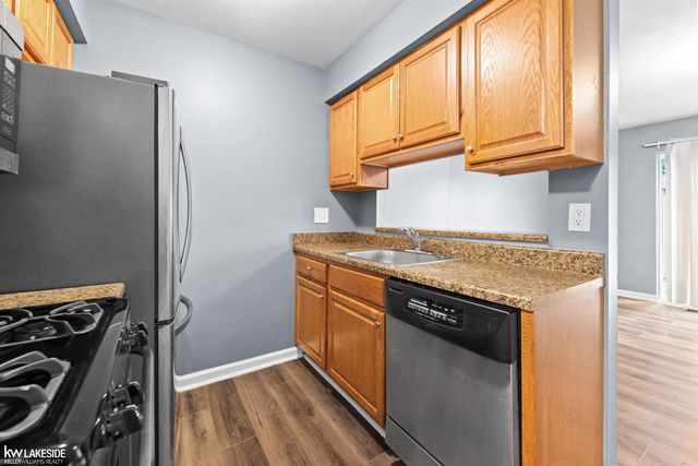 8439 Hickory Drive, Sterling Heights, MI 48312