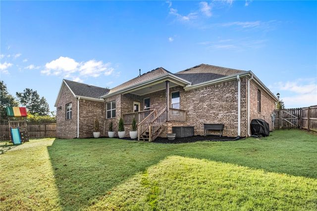 5812 W Mecklin Street, Fayetteville, AR 72704