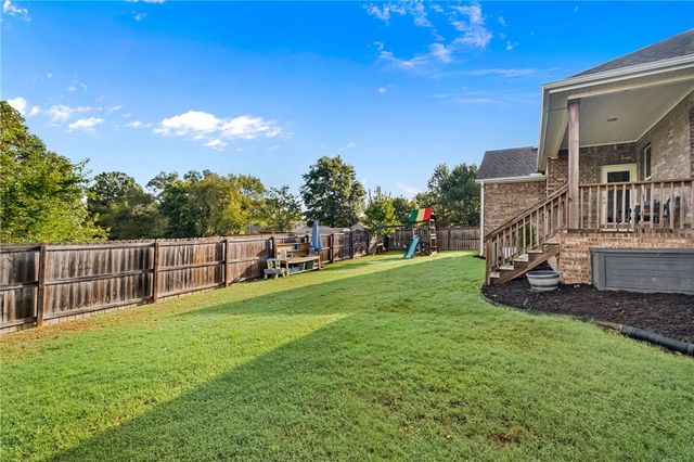 5812 W Mecklin Street, Fayetteville, AR 72704