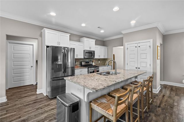 5812 W Mecklin Street, Fayetteville, AR 72704